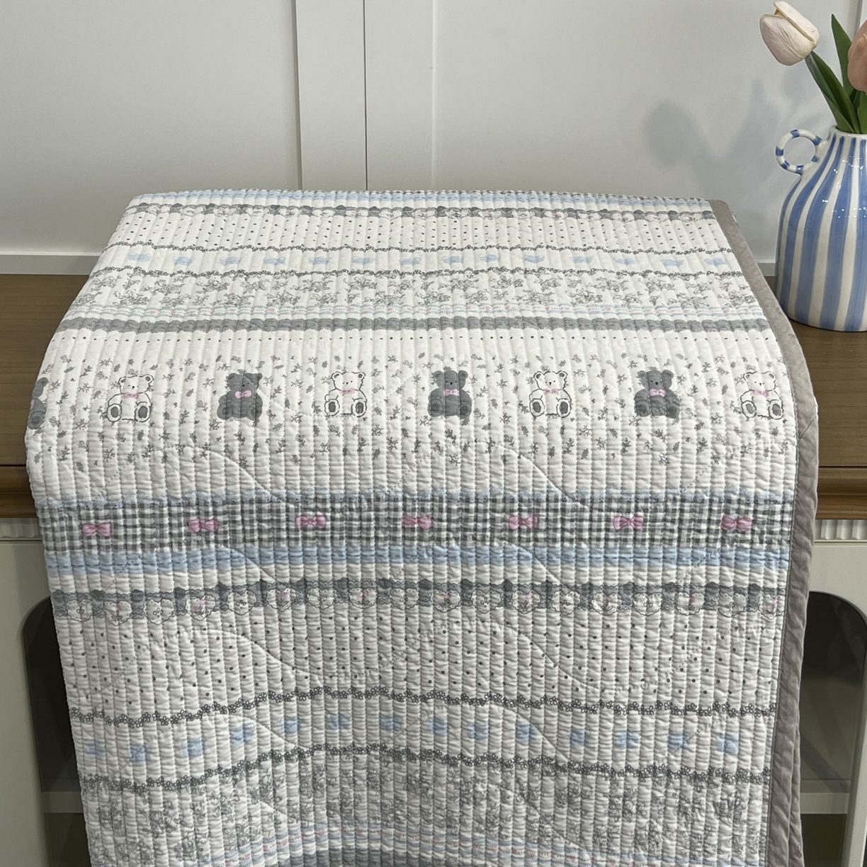 91家纺网 家纺一手货源 找家纺 沐纯家居 2025新款跑量款双面纯棉 棉花填充水洗床盖 冰格维尼