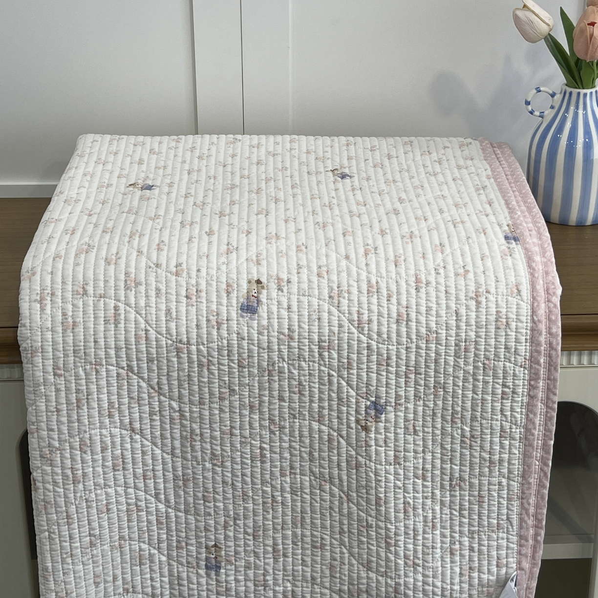 91家纺网 家纺一手货源 找家纺 沐纯家居 2025新款跑量款双面纯棉 棉花填充水洗床盖 花丛小熊