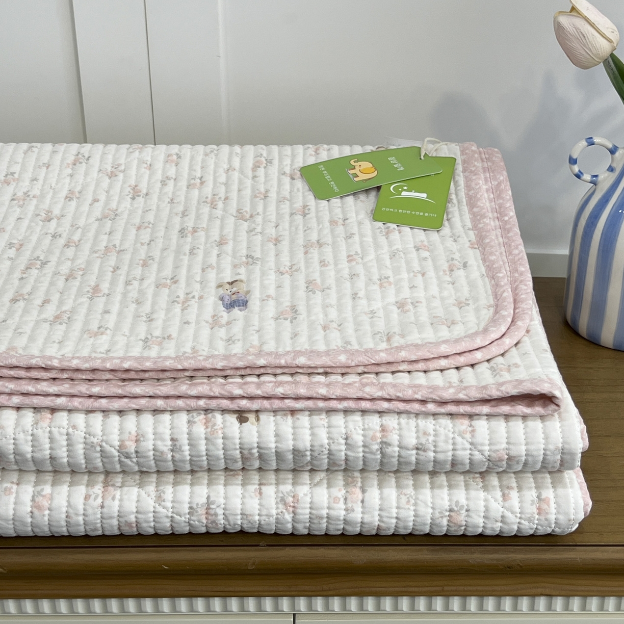 91家纺网 家纺一手货源 找家纺 沐纯家居 2025新款跑量款双面纯棉 棉花填充水洗床盖 花丛小熊