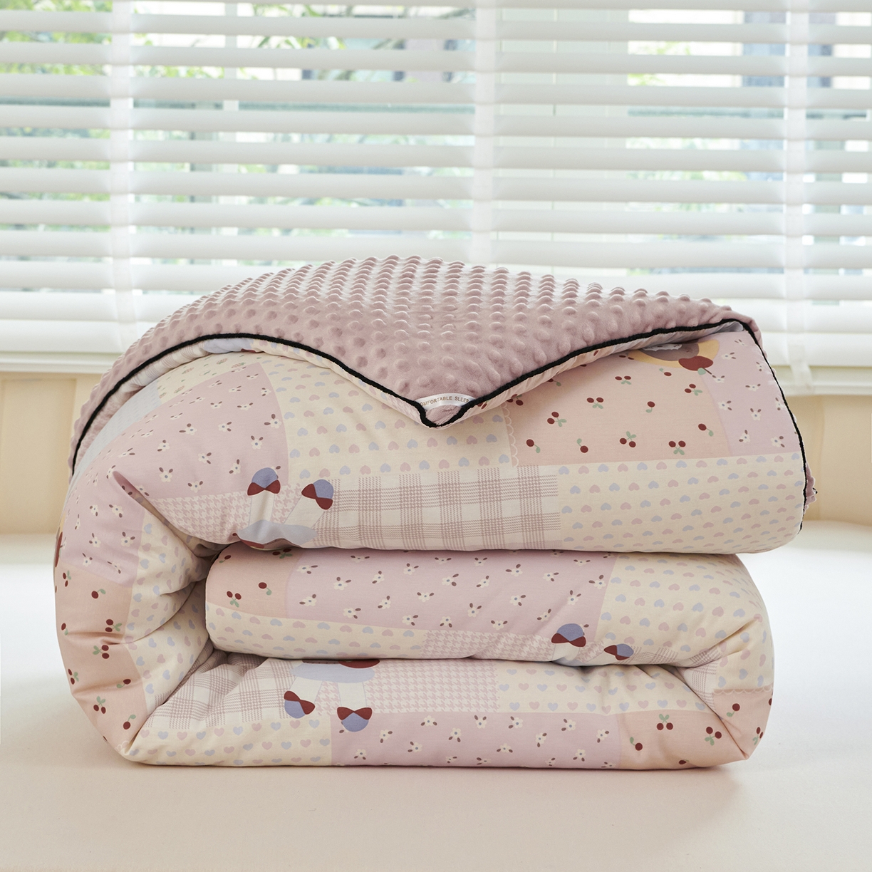 91家纺网 家纺一手货源 找家纺 缔锦家纺 2025新款软糯全棉豆豆被被子被芯 少女日记