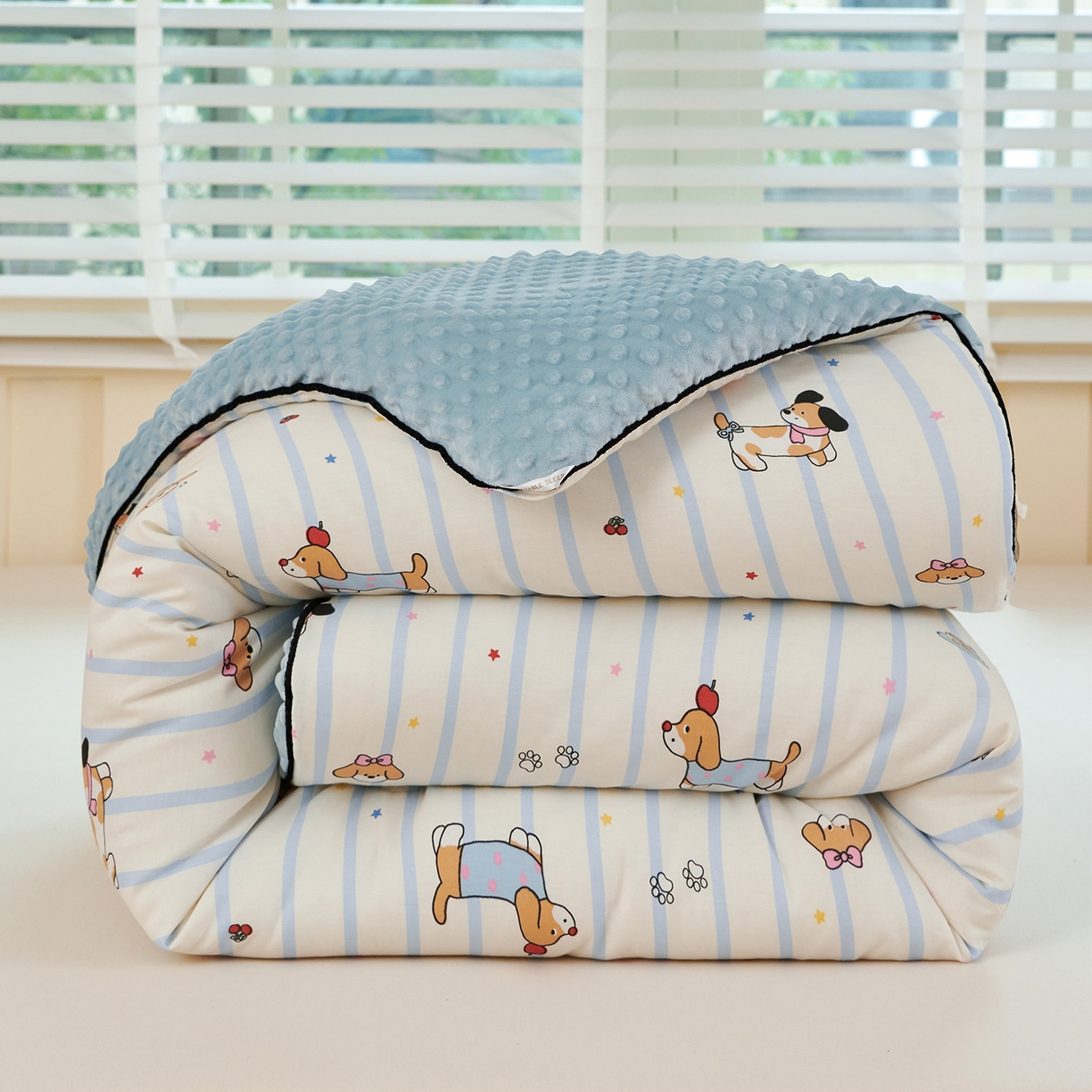 91家纺网 家纺一手货源 找家纺 缔锦家纺 2025新款软糯全棉豆豆被被子被芯 汪汪派对