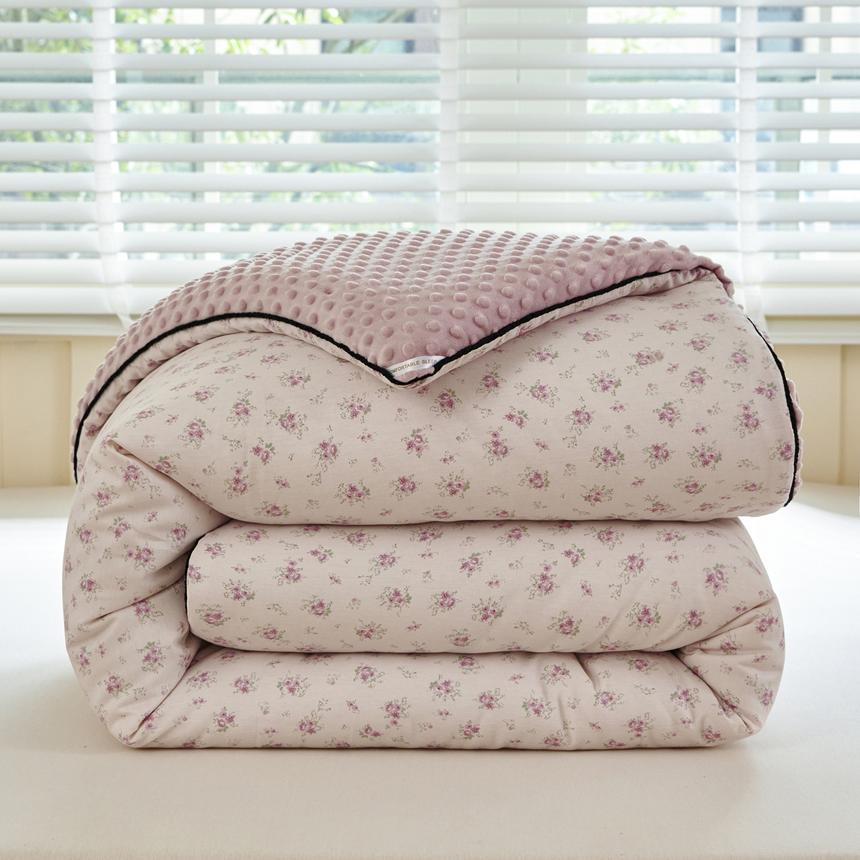 91家纺网 家纺一手货源 找家纺 缔锦家纺 2025新款软糯全棉豆豆被被子被芯 秋茗