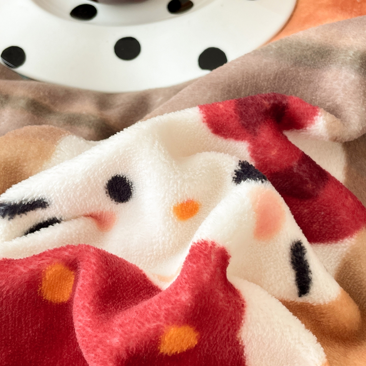 91家纺网 家纺一手货源 找家纺 摩妮卡 2025新款牛奶绒枕套混搭卡通复古床盖四件套 傍晚凯蒂猫