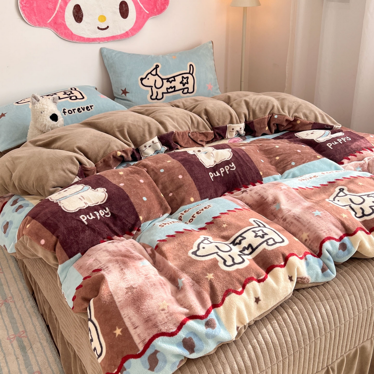 摩妮卡 2025新款牛奶绒枕套混搭卡通复古床盖四件套 线条腊肠狗