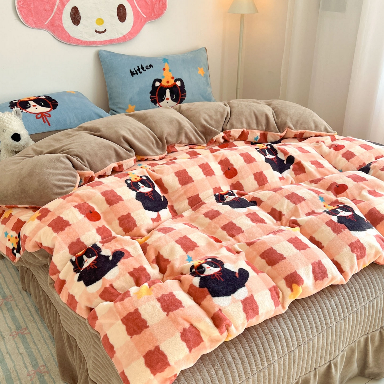 摩妮卡 2025新款牛奶绒枕套混搭卡通复古床盖四件套 生日小猫