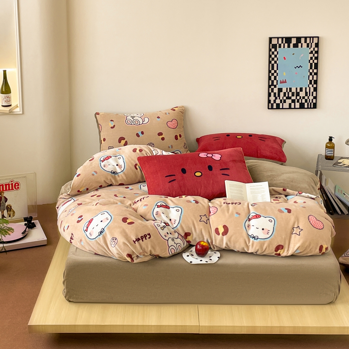 91家纺网 家纺一手货源 找家纺 摩妮卡 2025新款牛奶绒枕套混搭卡通复古床盖四件套 豹纹小猫