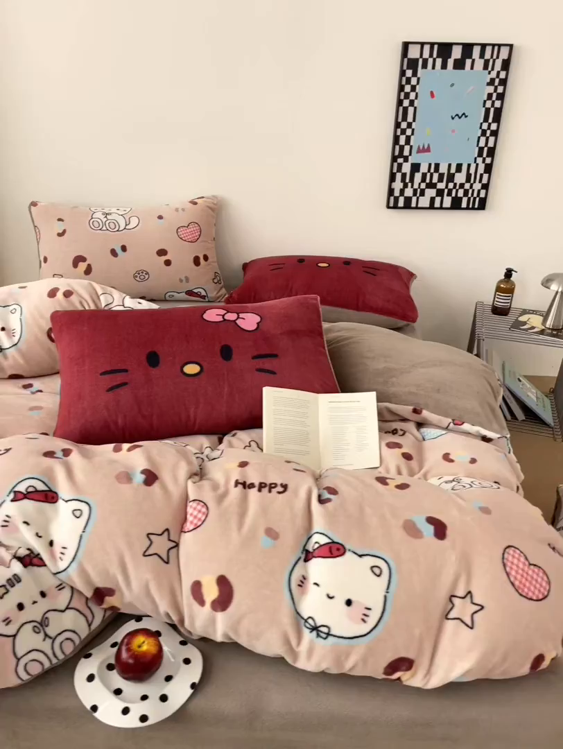 91家纺网 家纺一手货源 找家纺 摩妮卡 2025新款牛奶绒枕套混搭卡通复古床盖四件套 豹纹小猫