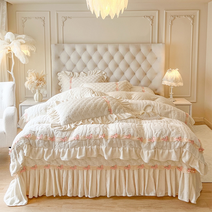 91家纺网 家纺一手货源 找家纺 （总）瑞宝 2025新款牛奶绒花边床盖四件套-蝶舞花语（控价 298起 ）