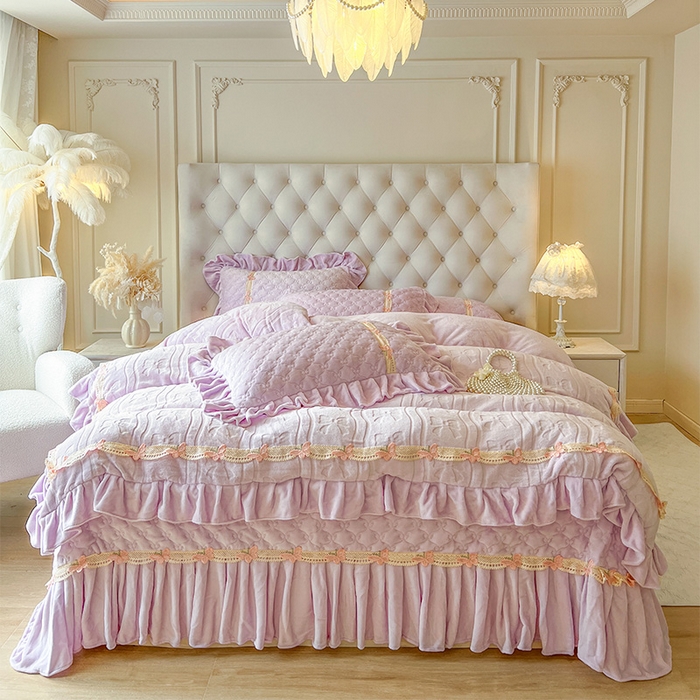 91家纺网 家纺一手货源 找家纺 （总）瑞宝 2025新款牛奶绒花边床盖四件套-蝶舞花语（控价 298起 ）