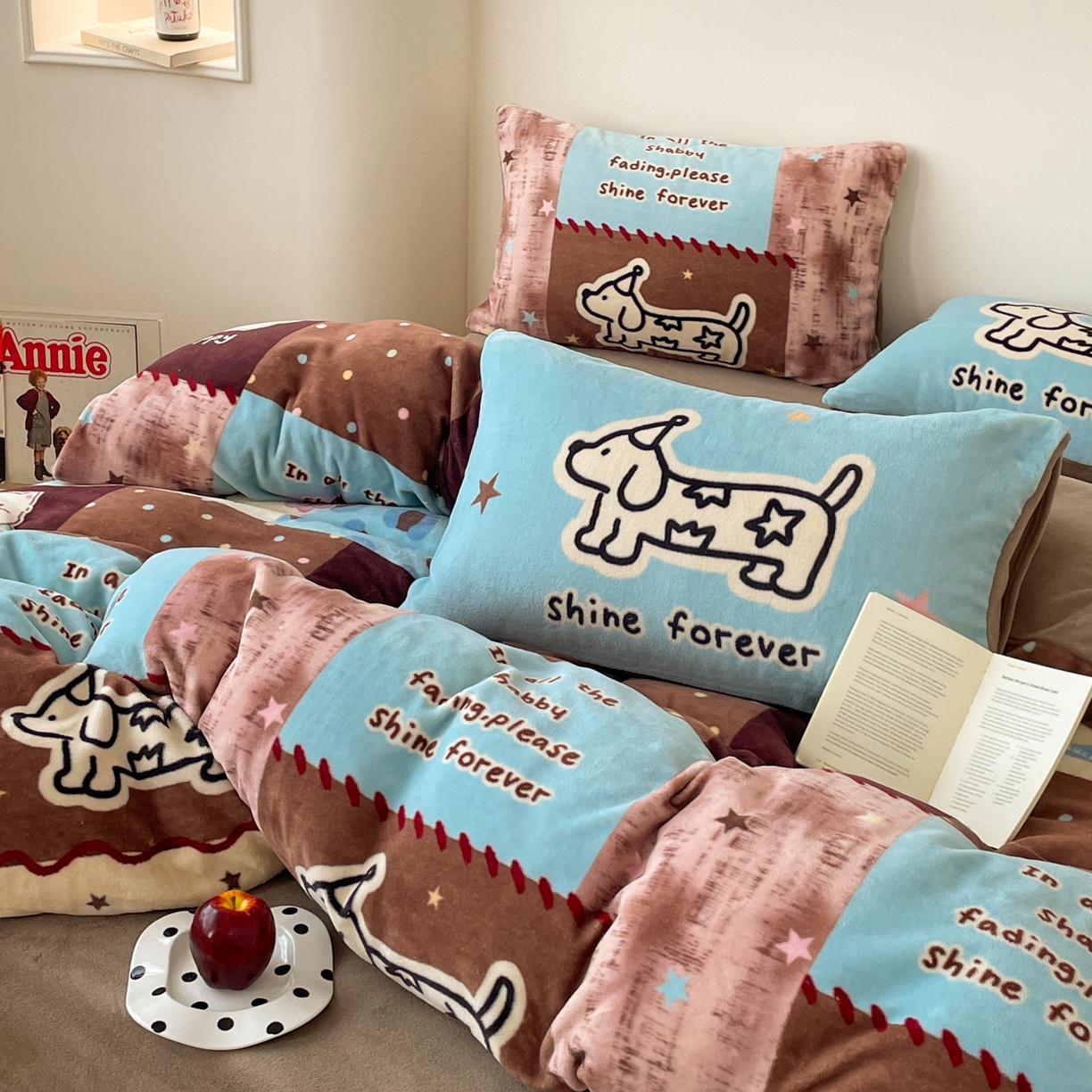 91家纺网 家纺一手货源 找家纺 （总）摩妮卡 2025新款牛奶绒枕套混搭卡通复古床盖四件套