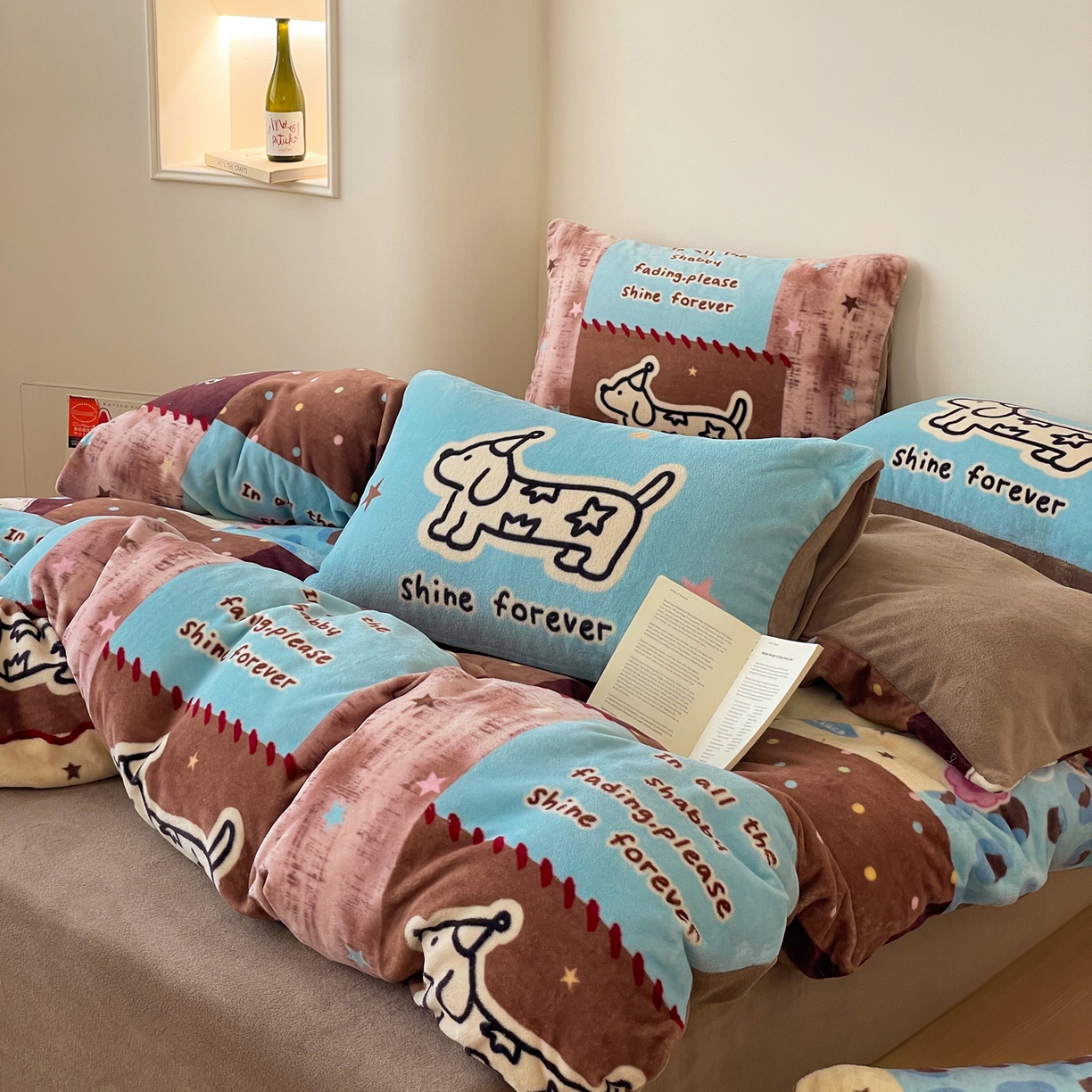 91家纺网 家纺一手货源 找家纺 （总）摩妮卡 2025新款牛奶绒枕套混搭卡通复古床盖四件套