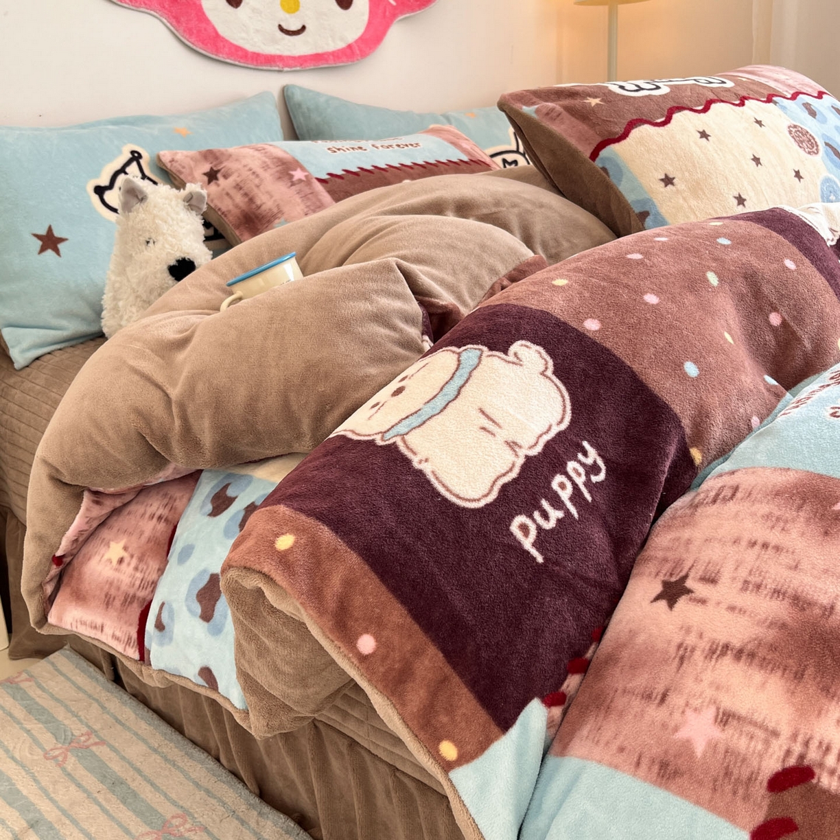 91家纺网 家纺一手货源 找家纺 （总）摩妮卡 2025新款牛奶绒枕套混搭卡通复古床盖四件套