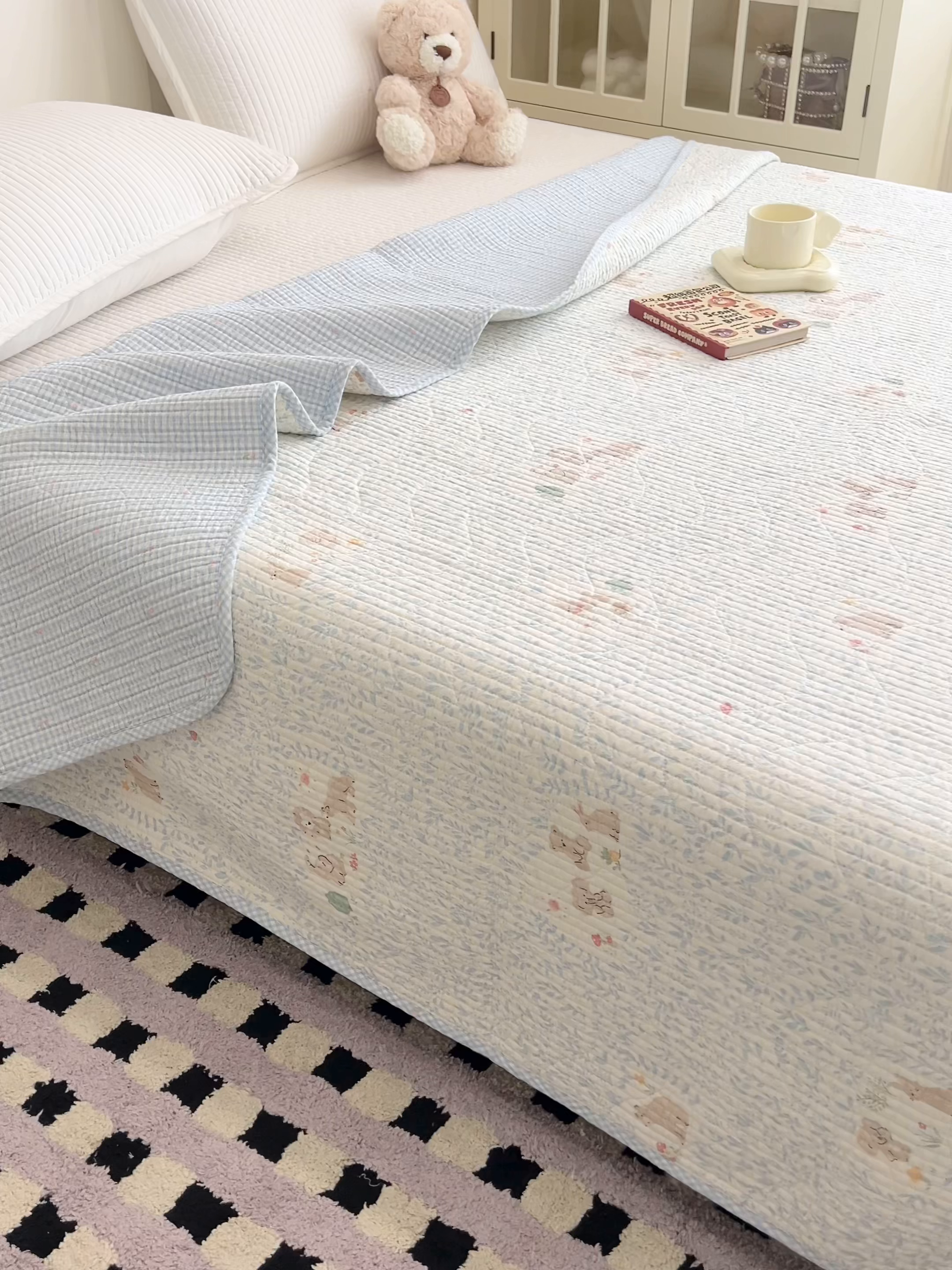 91家纺网 家纺一手货源 找家纺 沐纯家居 2025新款跑量款双面纯棉 棉花填充水洗床盖 丛草集