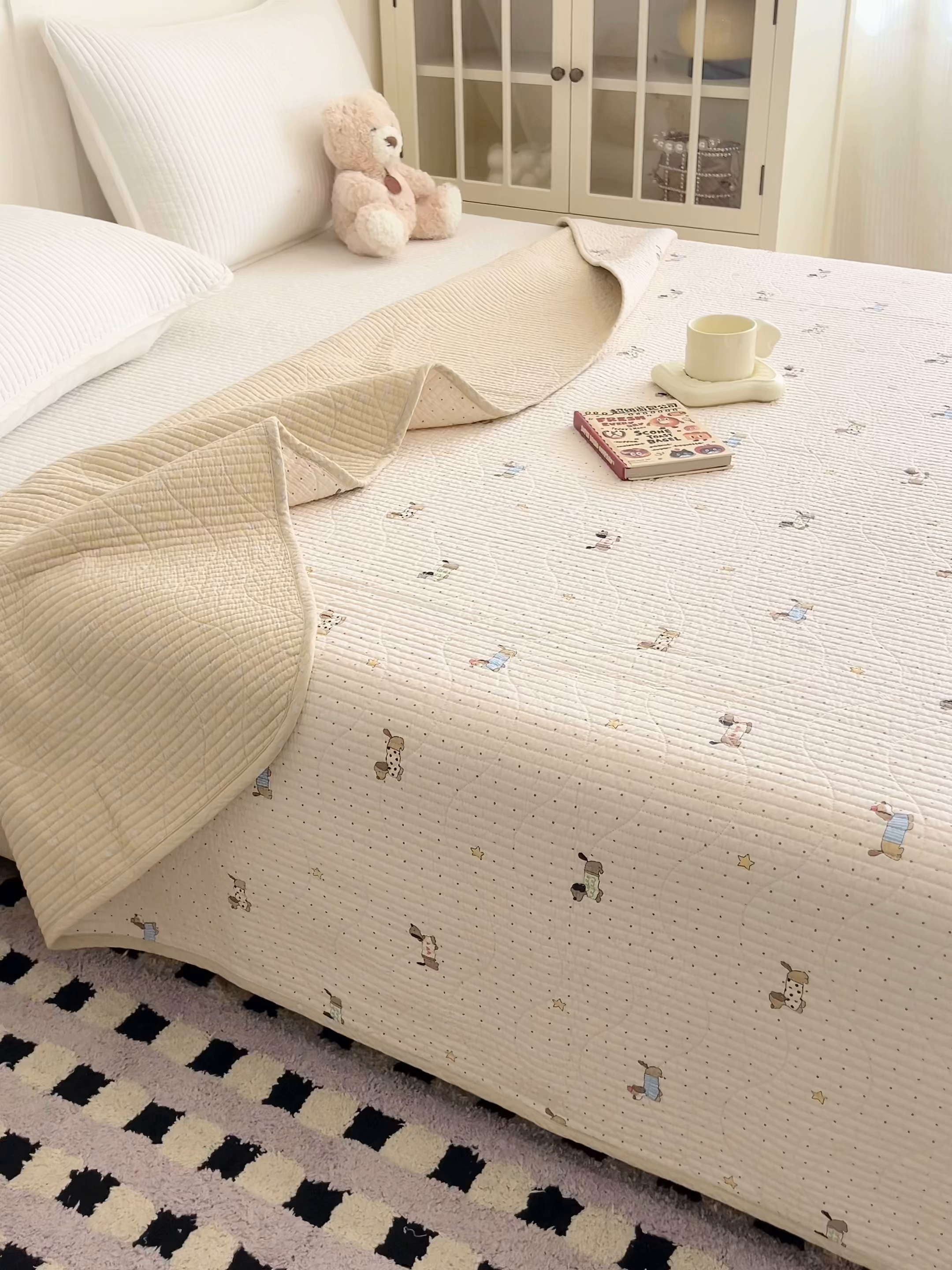 91家纺网 家纺一手货源 找家纺 沐纯家居 2025新款跑量款双面纯棉 棉花填充水洗床盖 星星柯基