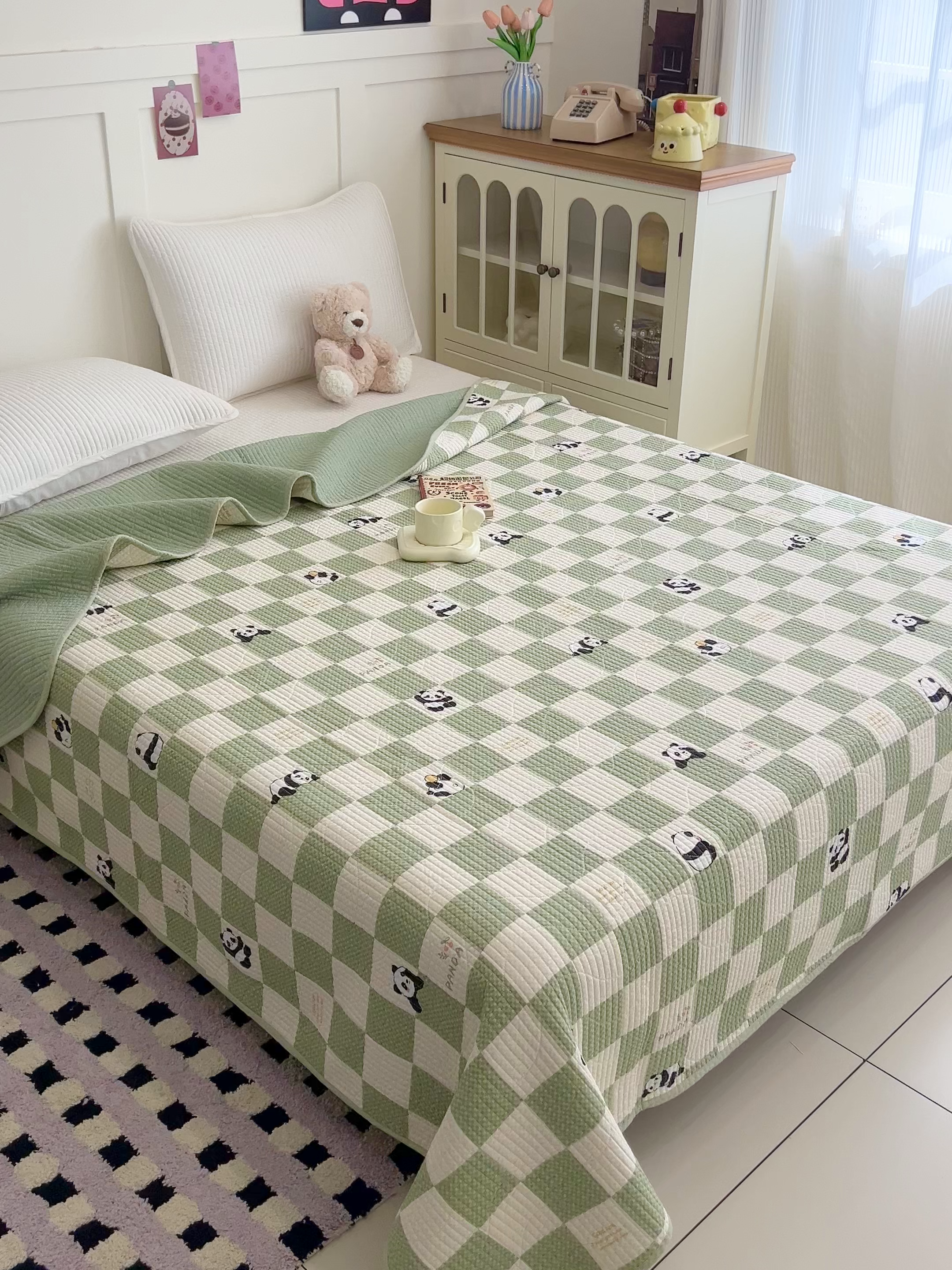 91家纺网 家纺一手货源 找家纺 沐纯家居 2025新款跑量款双面纯棉 棉花填充水洗床盖 绿格熊猫