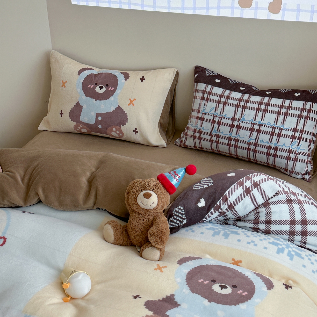 91家纺网 家纺一手货源 找家纺 美乐迪家纺 2025新款高品质大版牛奶绒四件套 费尔岛小熊