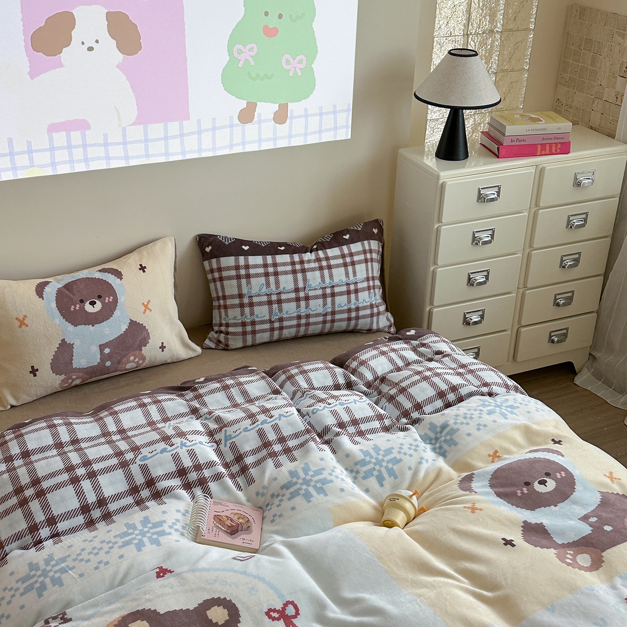 91家纺网 家纺一手货源 找家纺 美乐迪家纺 2025新款高品质大版牛奶绒四件套 费尔岛小熊