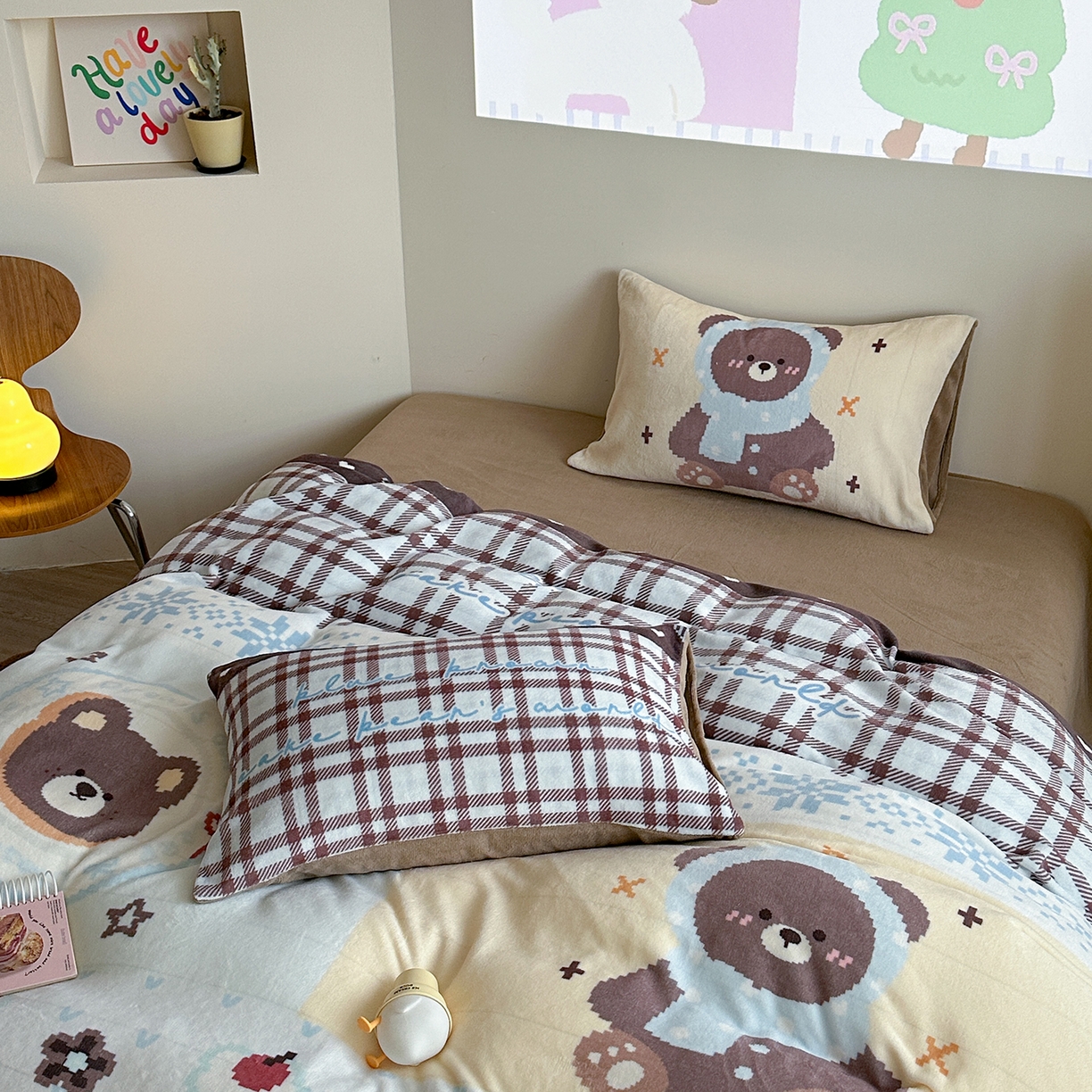 91家纺网 家纺一手货源 找家纺 美乐迪家纺 2025新款高品质大版牛奶绒四件套 费尔岛小熊