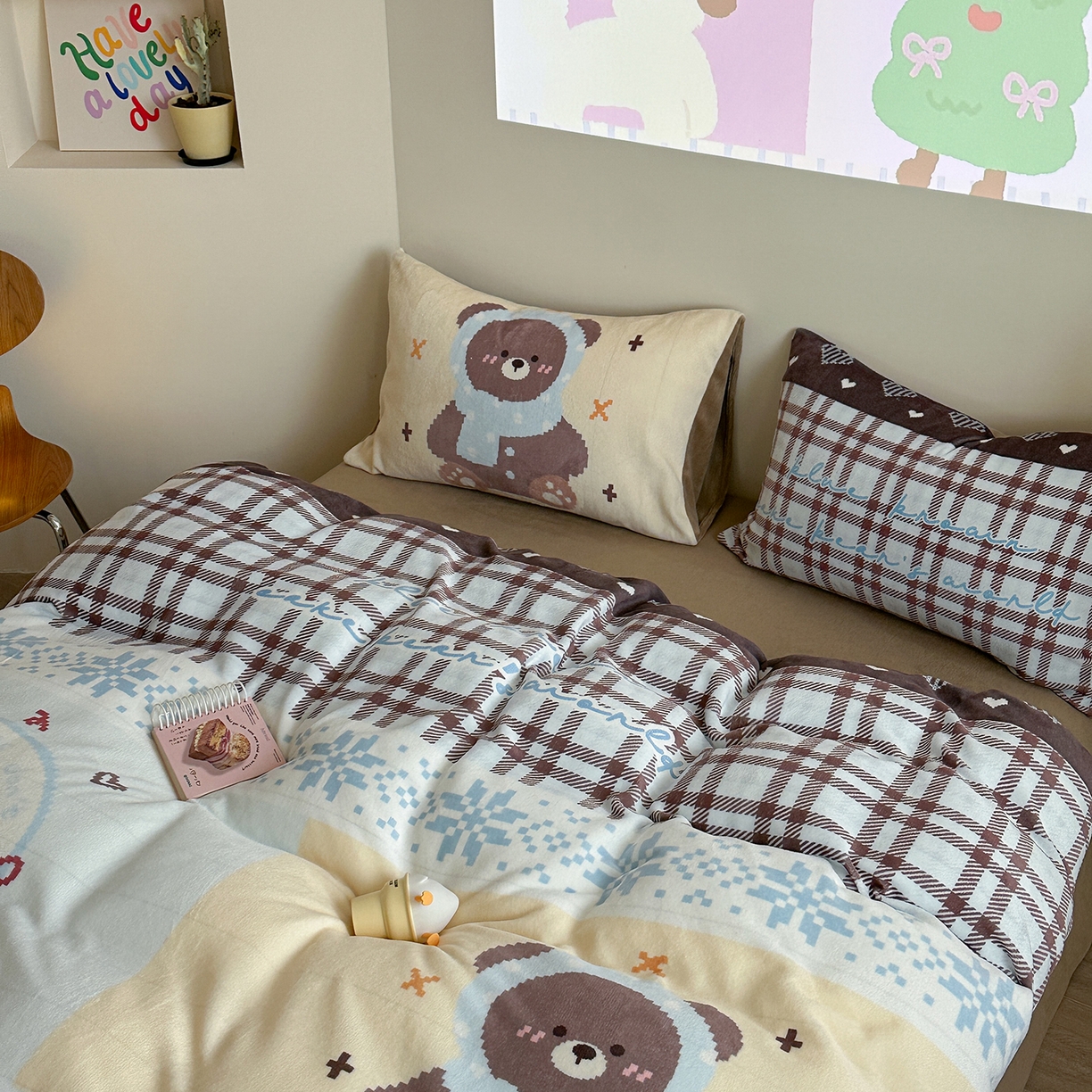 91家纺网 家纺一手货源 找家纺 美乐迪家纺 2025新款高品质大版牛奶绒四件套 费尔岛小熊