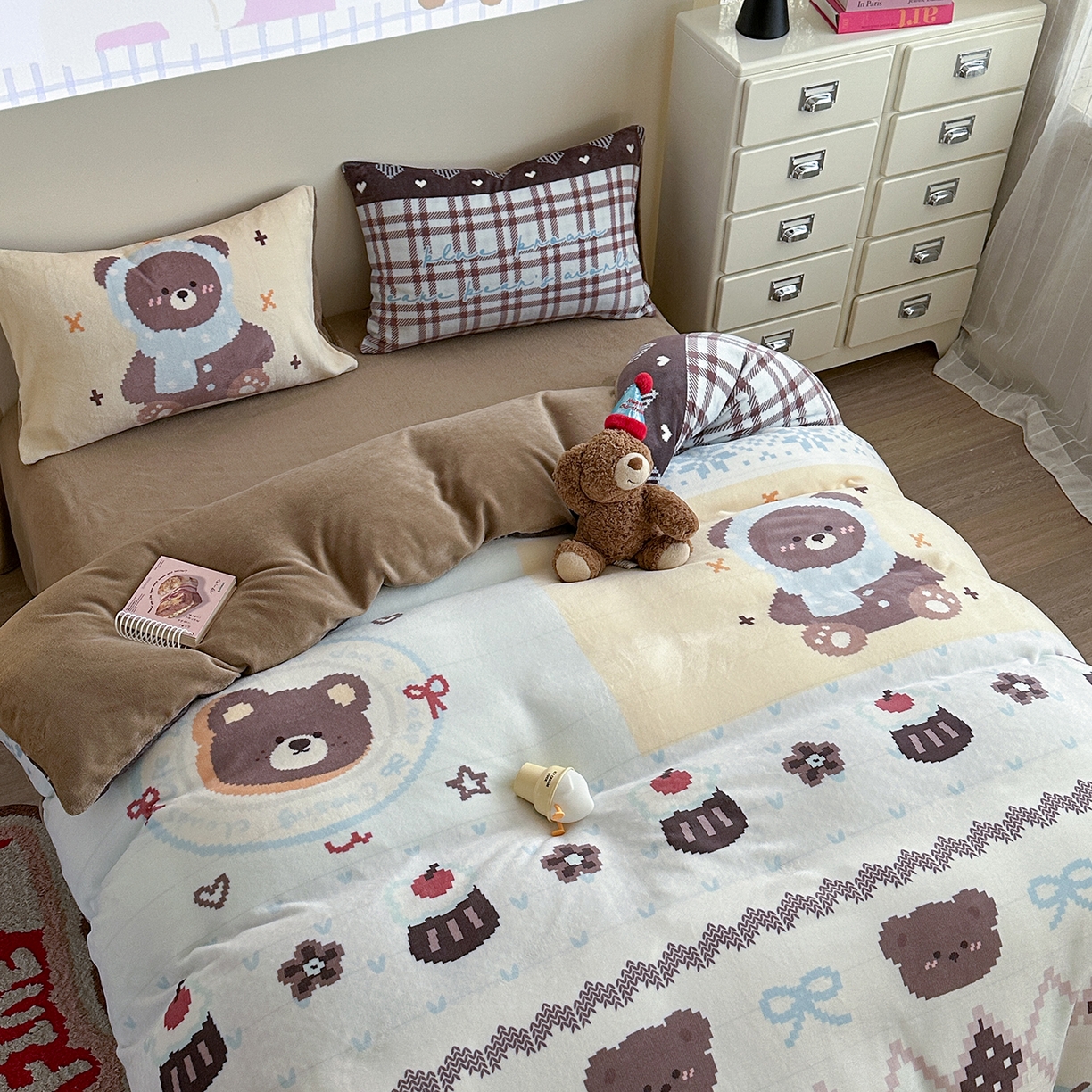 91家纺网 家纺一手货源 找家纺 美乐迪家纺 2025新款高品质大版牛奶绒四件套 费尔岛小熊