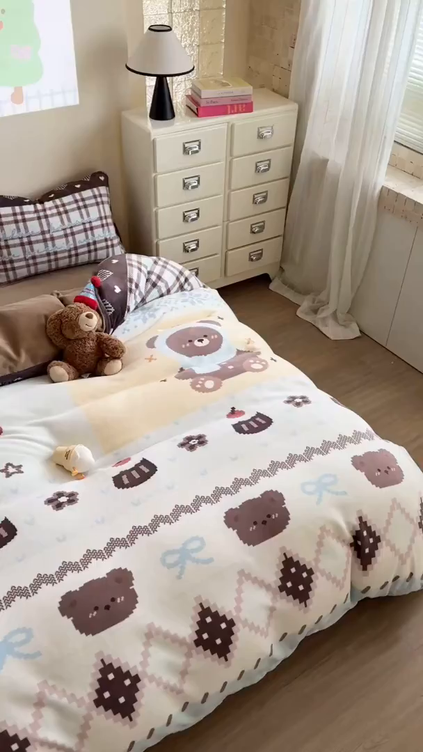 91家纺网 家纺一手货源 找家纺 美乐迪家纺 2025新款高品质大版牛奶绒四件套 费尔岛小熊