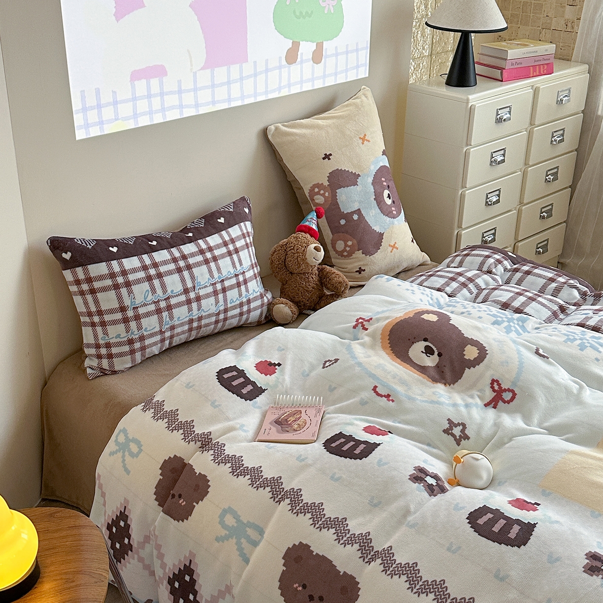 91家纺网 家纺一手货源 找家纺 美乐迪家纺 2025新款高品质大版牛奶绒四件套 费尔岛小熊