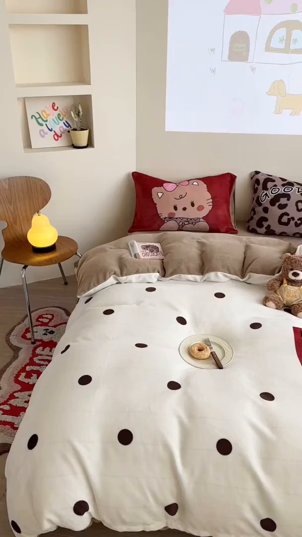 91家纺网 家纺一手货源 找家纺 美乐迪家纺 2025新款高品质大版牛奶绒四件套 波点小猫