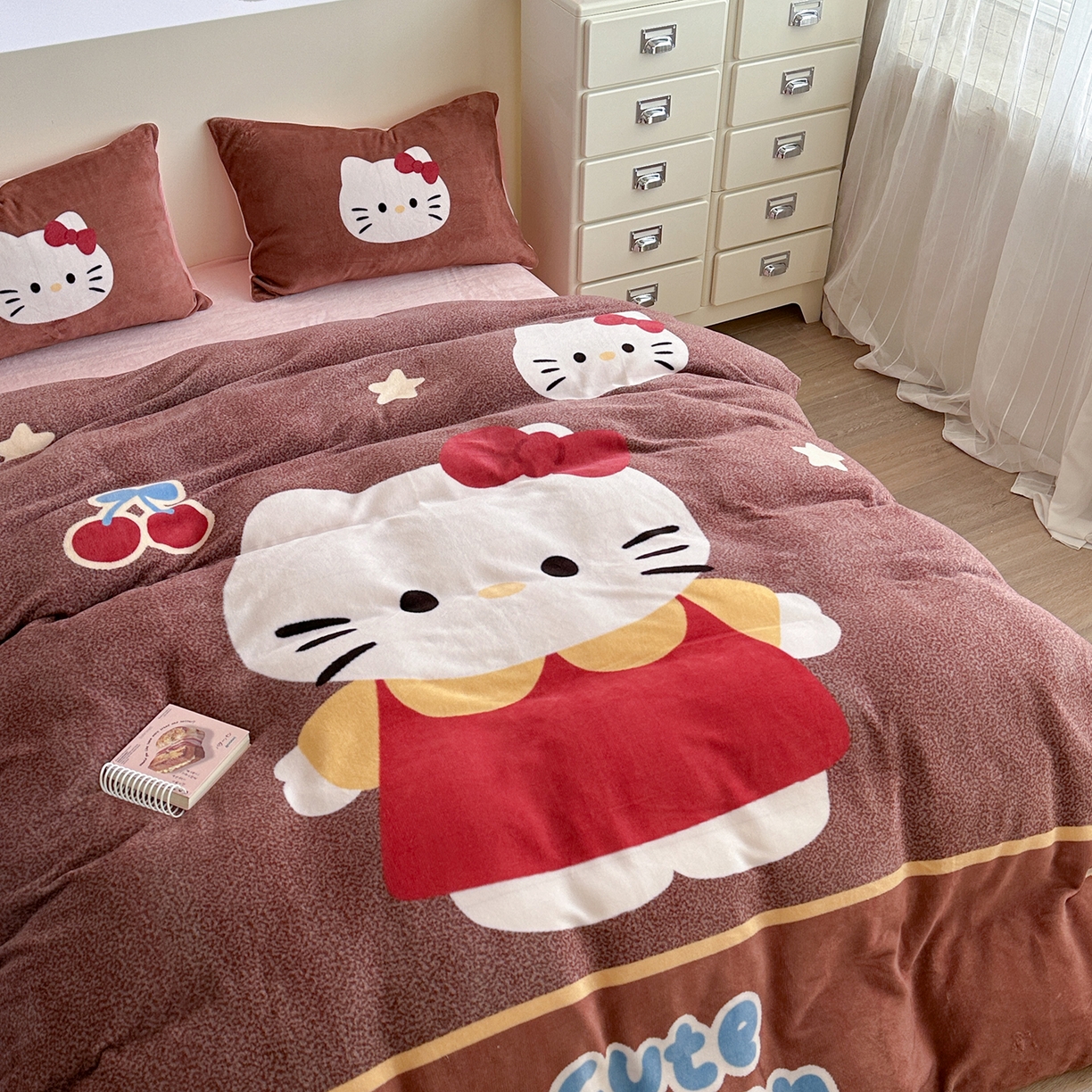 91家纺网 家纺一手货源 找家纺 美乐迪家纺 2025新款高品质大版牛奶绒四件套 大脸猫