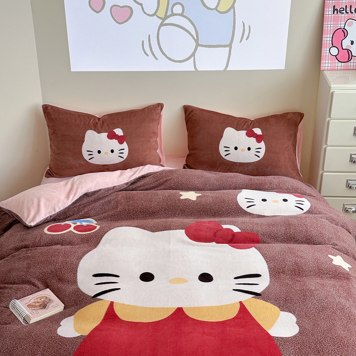 91家纺网 家纺一手货源 找家纺 美乐迪家纺 2025新款高品质大版牛奶绒四件套 大脸猫