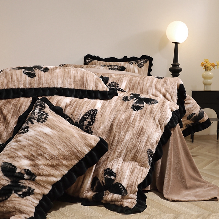 91家纺网 家纺一手货源 找家纺 （总）席之家 2025新款韩版黑色花边美拉德系加厚皮草兔毛绒四件套