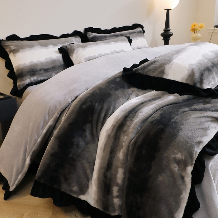 91家纺网 家纺一手货源 找家纺 席之家 2025新款韩版黑色花边美拉德系加厚皮草兔毛绒四件套 条纹