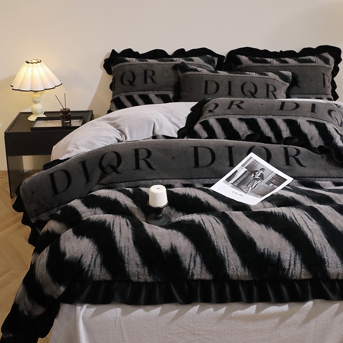 91家纺网 家纺一手货源 找家纺 席之家 2025新款韩版黑色花边美拉德系加厚皮草兔毛绒四件套 极简 灰