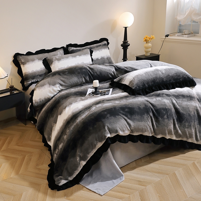 91家纺网 家纺一手货源 找家纺 席之家 2025新款韩版黑色花边美拉德系加厚皮草兔毛绒四件套 条纹