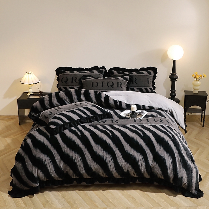 91家纺网 家纺一手货源 找家纺 席之家 2025新款韩版黑色花边美拉德系加厚皮草兔毛绒四件套 极简 灰