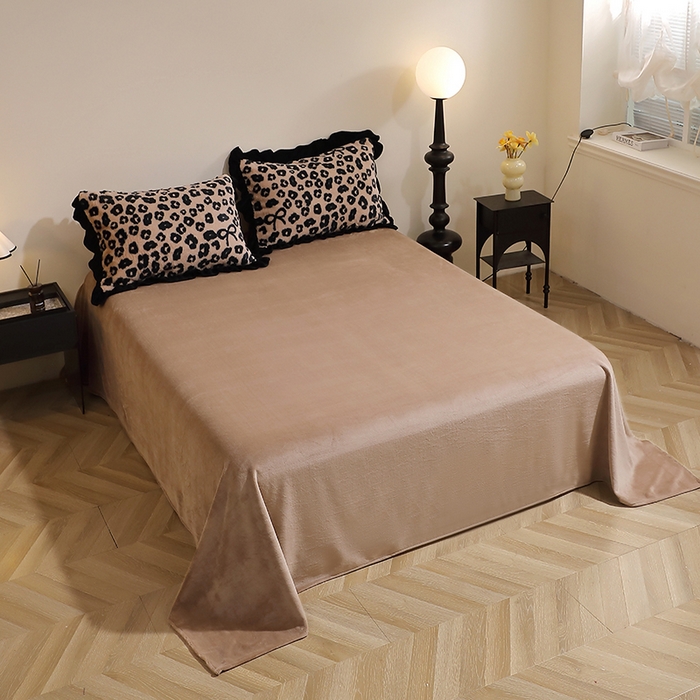 91家纺网 家纺一手货源 找家纺 席之家 2025新款韩版黑色花边美拉德系加厚皮草兔毛绒四件套 豹纹 咖