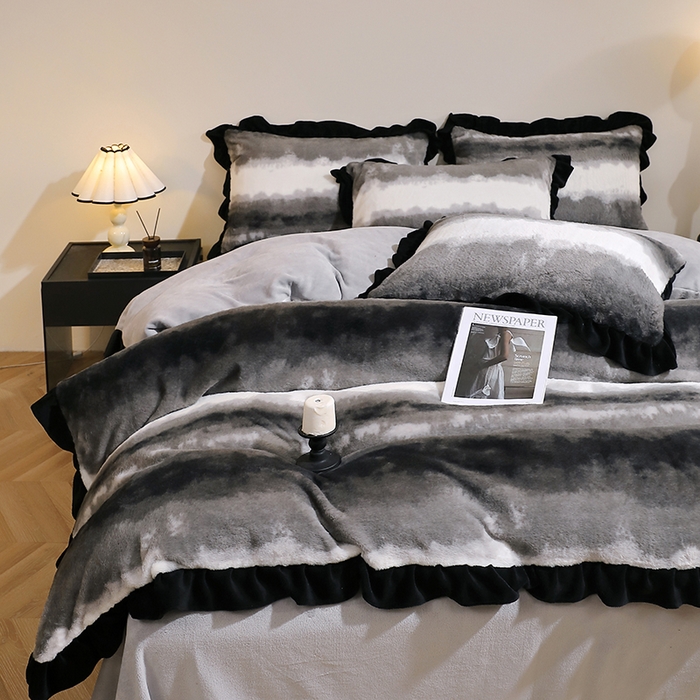 91家纺网 家纺一手货源 找家纺 席之家 2025新款韩版黑色花边美拉德系加厚皮草兔毛绒四件套 条纹