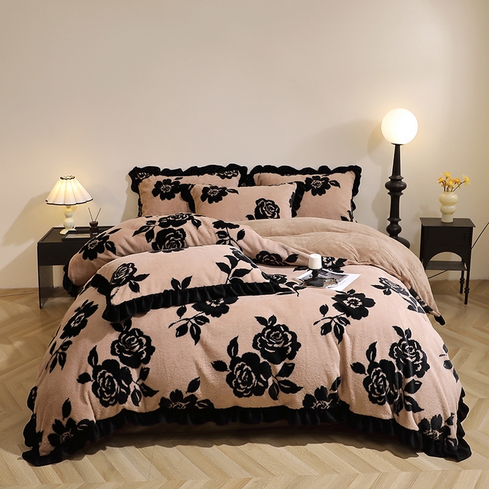 91家纺网 家纺一手货源 找家纺 席之家 2025新款韩版黑色花边美拉德系加厚皮草兔毛绒四件套 花笺