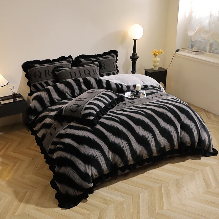 91家纺网 家纺一手货源 找家纺 席之家 2025新款韩版黑色花边美拉德系加厚皮草兔毛绒四件套 极简 灰