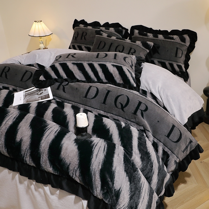 91家纺网 家纺一手货源 找家纺 席之家 2025新款韩版黑色花边美拉德系加厚皮草兔毛绒四件套 极简 灰