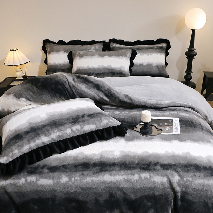 91家纺网 家纺一手货源 找家纺 席之家 2025新款韩版黑色花边美拉德系加厚皮草兔毛绒四件套 条纹