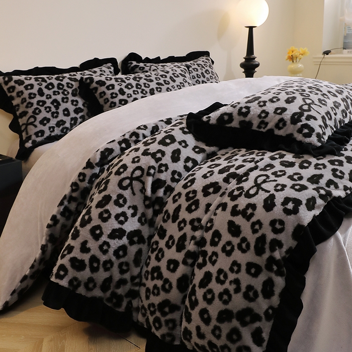 91家纺网 家纺一手货源 找家纺 席之家 2025新款韩版黑色花边美拉德系加厚皮草兔毛绒四件套 豹纹 灰