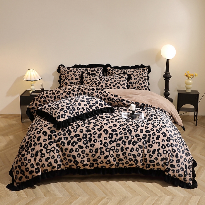 91家纺网 家纺一手货源 找家纺 席之家 2025新款韩版黑色花边美拉德系加厚皮草兔毛绒四件套 豹纹 咖