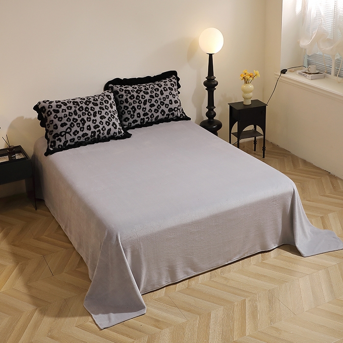 91家纺网 家纺一手货源 找家纺 席之家 2025新款韩版黑色花边美拉德系加厚皮草兔毛绒四件套 豹纹 灰