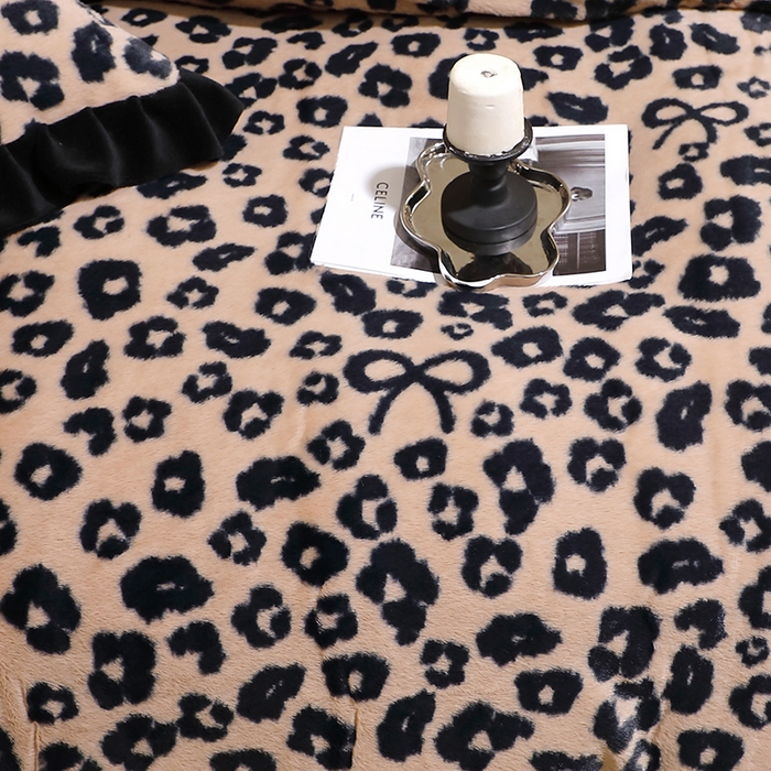 91家纺网 家纺一手货源 找家纺 席之家 2025新款韩版黑色花边美拉德系加厚皮草兔毛绒四件套 豹纹 咖