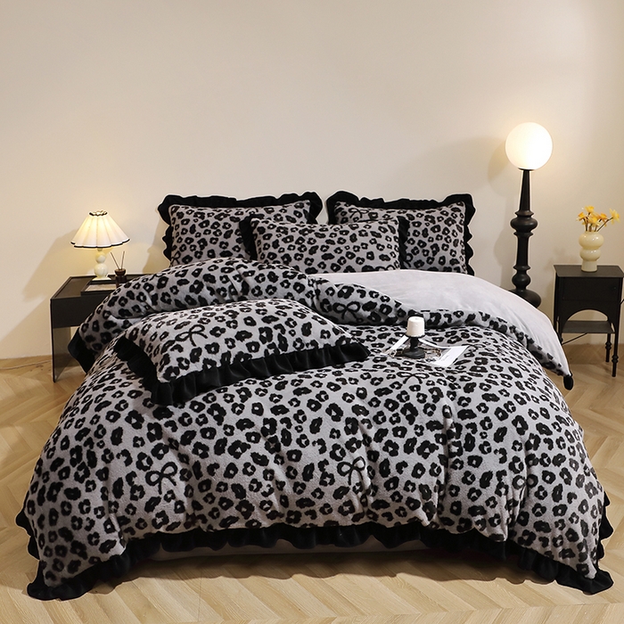 91家纺网 家纺一手货源 找家纺 席之家 2025新款韩版黑色花边美拉德系加厚皮草兔毛绒四件套 豹纹 灰