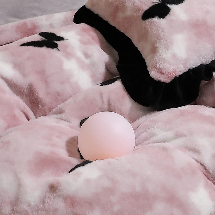 91家纺网 家纺一手货源 找家纺 席之家 2025新款韩版黑色花边美拉德系加厚皮草兔毛绒四件套 粉黛