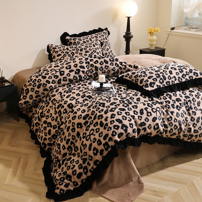 91家纺网 家纺一手货源 找家纺 席之家 2025新款韩版黑色花边美拉德系加厚皮草兔毛绒四件套 豹纹 咖