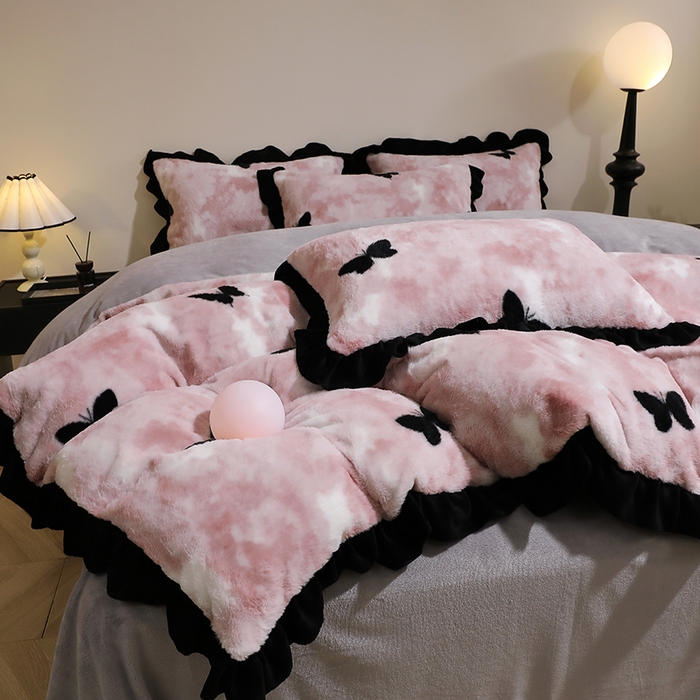 91家纺网 家纺一手货源 找家纺 席之家 2025新款韩版黑色花边美拉德系加厚皮草兔毛绒四件套 粉黛