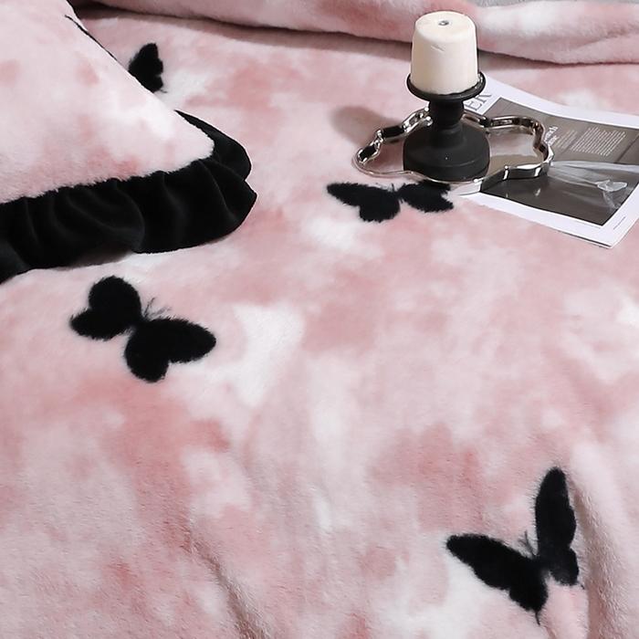 91家纺网 家纺一手货源 找家纺 席之家 2025新款韩版黑色花边美拉德系加厚皮草兔毛绒四件套 粉黛