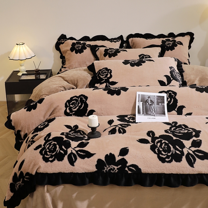 91家纺网 家纺一手货源 找家纺 席之家 2025新款韩版黑色花边美拉德系加厚皮草兔毛绒四件套 花笺